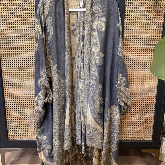 Ellemaireco Kimono in SWAN SONG KIMONO- DOVE - Picture 3 of 4